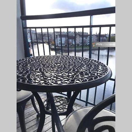 Waterfront Living In Leith With Free Parking! Lägenhet Edinburg Exteriör bild