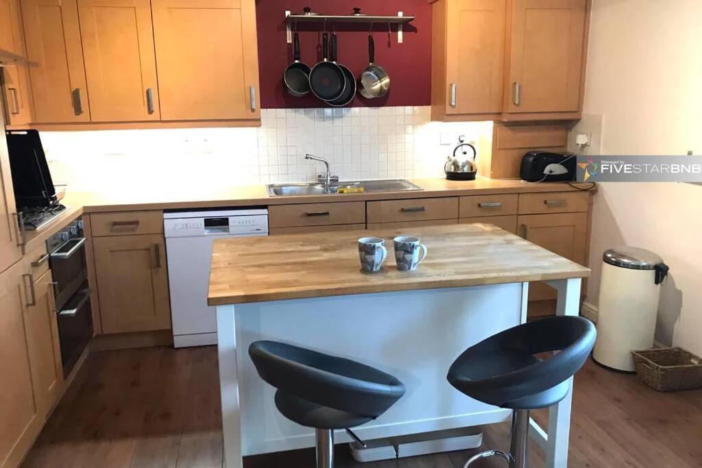 Waterfront Living In Leith With Free Parking! Lägenhet Edinburg Exteriör bild