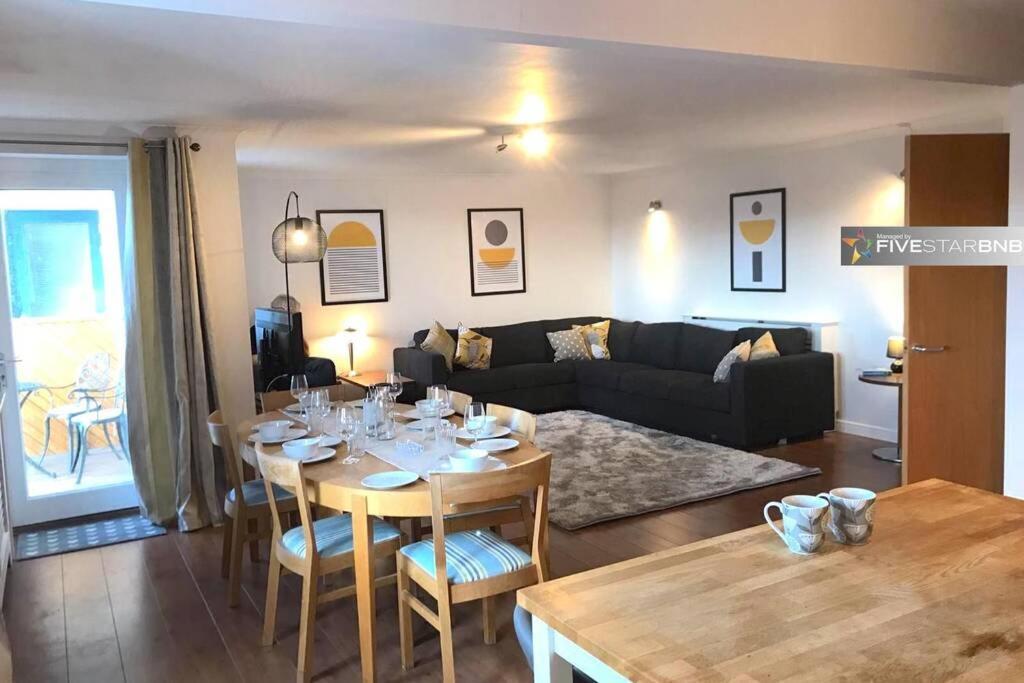 Waterfront Living In Leith With Free Parking! Lägenhet Edinburg Exteriör bild